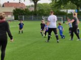 Laatste training S.K.N.W.K. JO7-1 van seizoen 2022-2023 (partijtje tegen de ouders) (67/130)